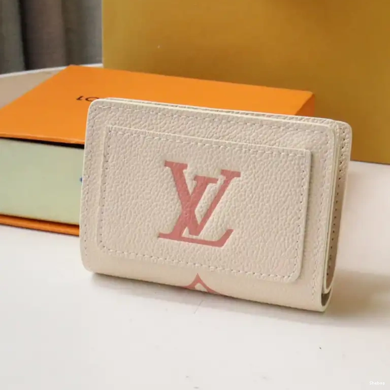 2304DJ0070 Bag LV 0805